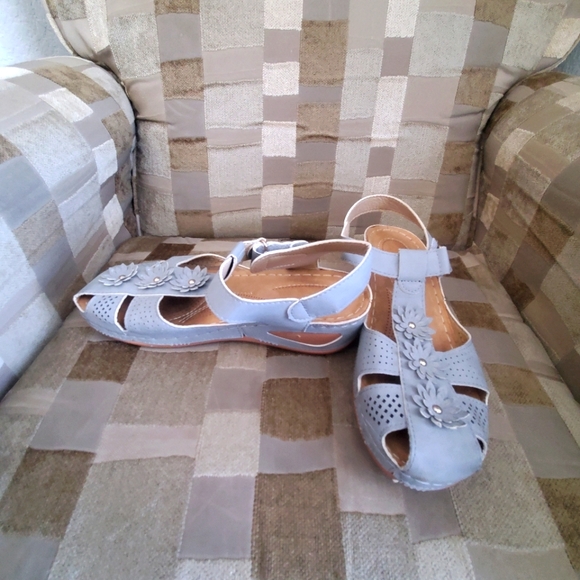 Tano Purse & Grey Sandals Set - Picture 5 of 8